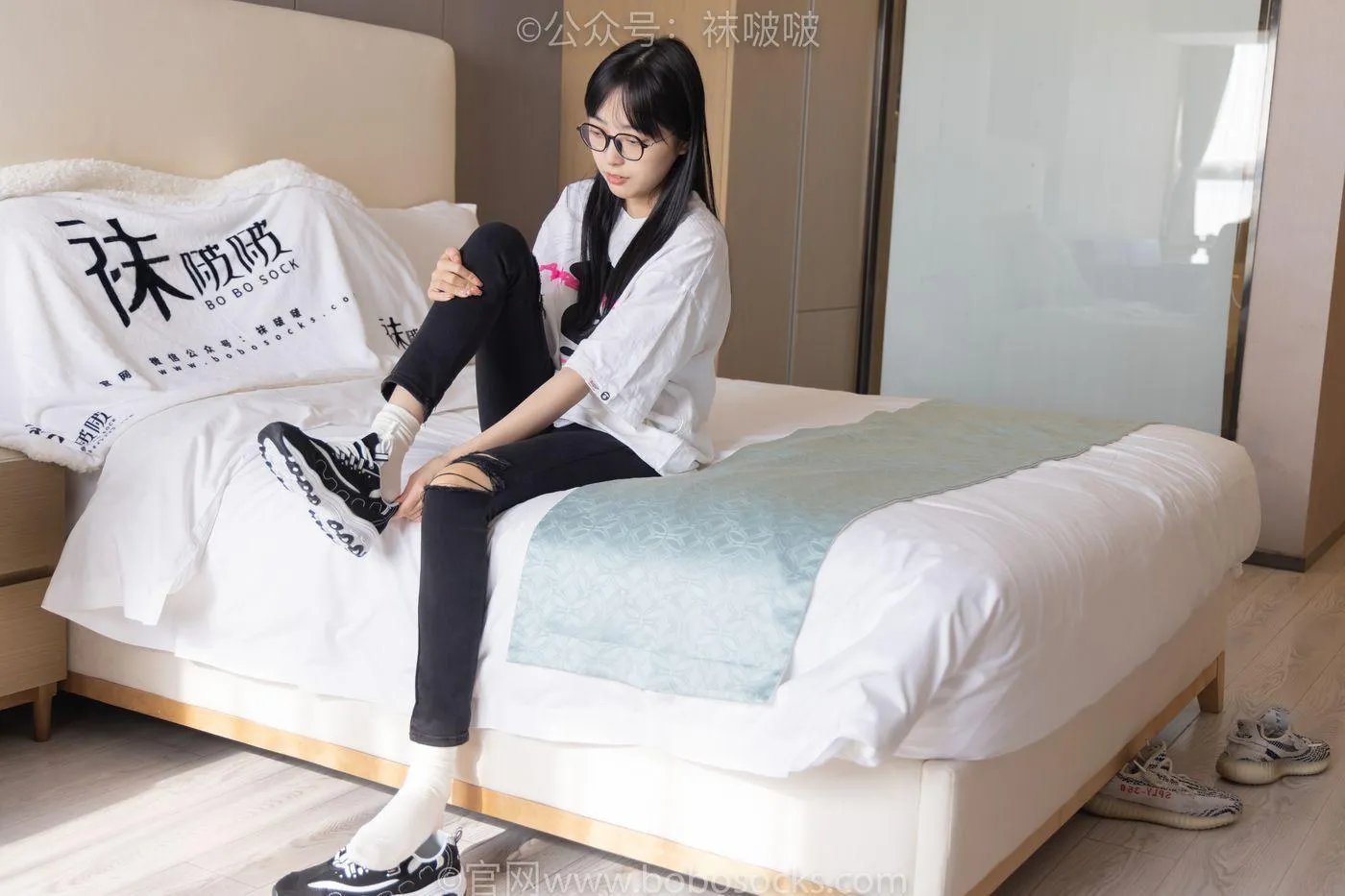 [BoBoSocks袜啵啵]NO.055 稚予-斯凯奇运动鞋、白棉袜、黑棉袜 [139P]插图5